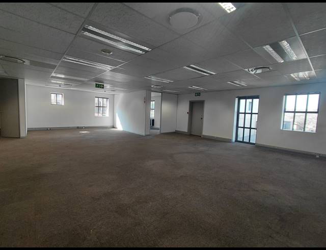 378M² OFFICE TO LET IN BRYANSTON